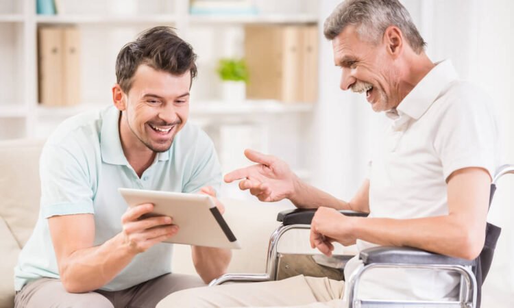 Cuidar de idosos pode ser uma tarefa desafiadora, mas também pode ser gratificante e gratificante.