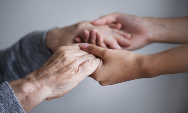 Descubra as melhores maneiras de cuidar de adultos mais velhos